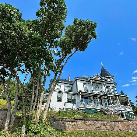 Le Manoir Du Vieux Presbytere Port-Daniel Экстерьер фото